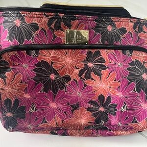 NWT women’s floral zipper waterproof travel bag set